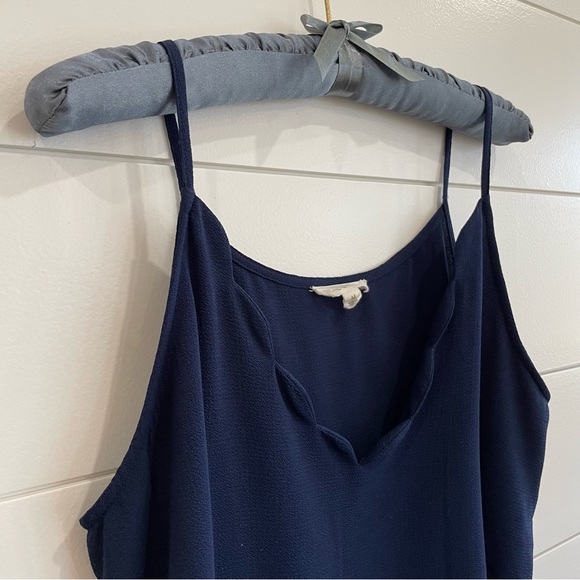 Scalloped Edge Navy Tank Top - Picture 4 of 6